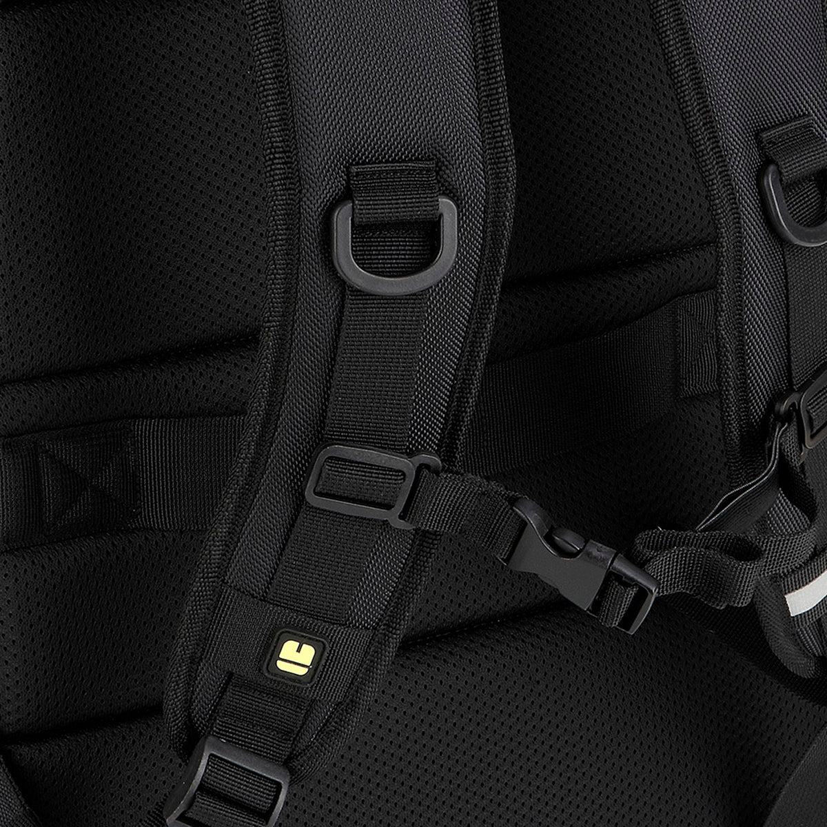 Mochila material reciclado 3 compartimentos Gabol Panther en color negro, imagen 6
