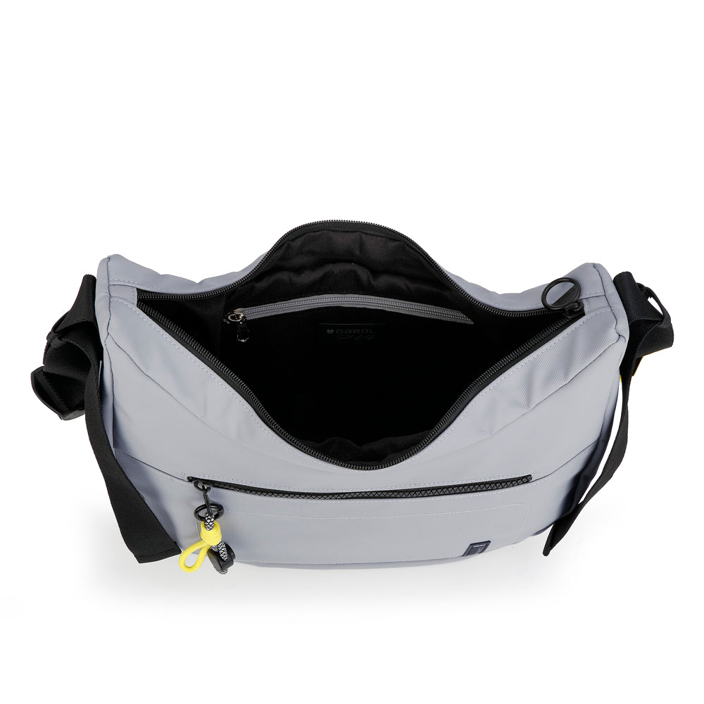 Bolso media luna Gabol Leire en color gris, imagen 4